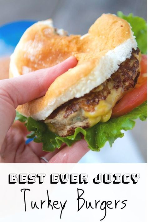 Burger Recipe Video, Best Turkey Burger Recipe, Best Turkey Burger, Turkey Burger Recipes Healthy, Burger Recipes Seasoning, Juiciest Turkey, Homemade Turkey Burgers, Halloumi Burger, Ground Turkey Burgers