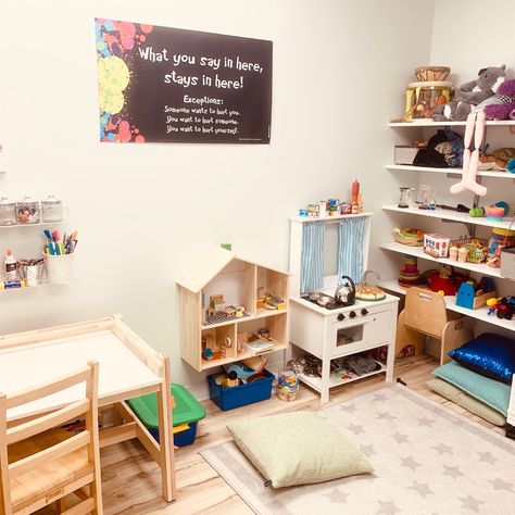 Play Therapy Office Ideas, Play Therapy Office Decor, Play Therapy Room Design, Child Therapist Office, Play Therapist Office, Therapist Office Aesthetic, Psychologist Office Design, Child Therapy Room, Child Therapy Office