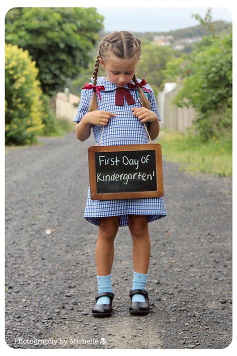 First Day Of Kindergarden, Kindergarten Photography, 1st Day Of School Pictures, Laylat Al-qadr, Kindergarten Photos, Preschool First Day, First Day Of School Pictures, Kids Milestones, Big School