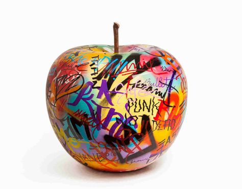 Graffiti Sculpture, Fruit Sculptures, Cobra Art, Luxe Furniture, Topiary Tree, Apple Art, Gallery Design, Outdoor Sculpture, Street Artists