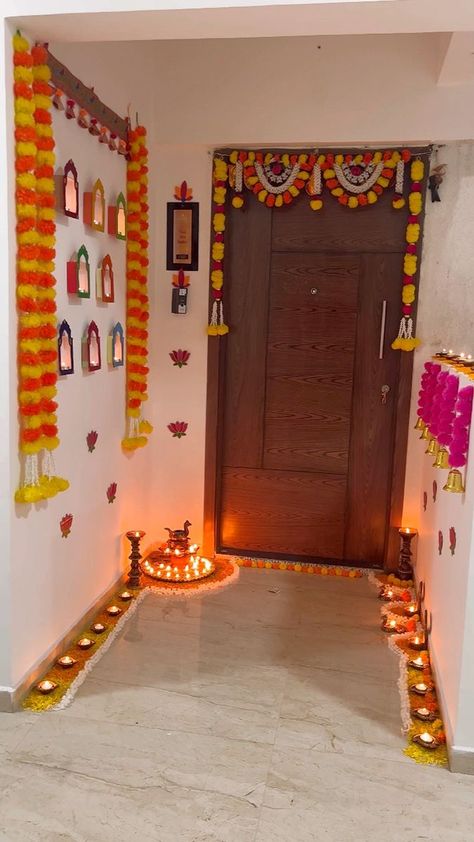 Simple Flower Rangoli, Diwali Decoration Ideas, Mandir Decoration, Home Flower Decor, Easy Rangoli Designs Videos, Diwali Photography, Pooja Decoration, Ganpati Decoration At Home, Rangoli Designs Simple Diwali