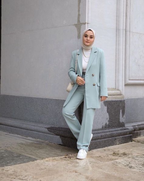 Hijab Inspiration, Outfit Blazer, Muslim Outfits Casual, Muslim Fashion Hijab Outfits, Hijab Style Casual, Hijabi Fashion Casual, Stylish Suit, Suit For Women, Hijabi Style