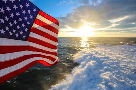 American Flag Pictures: Flag Photos Guaranteed to Make You Feel Patriotic | Reader's Digest Pictures Of Flags, American Flag Pictures, Independence Day Pictures, Siblings Funny, Us Independence Day, Day Pictures, Flag Photo, Funny Jokes For Adults, Patriotic Holidays