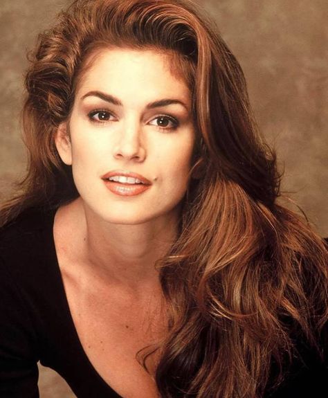 Cindy Crawford Young, Cindy Crawford Photo, Gisele Bündchen, Linda Evangelista, Short Hair Color, Claudia Schiffer, Cindy Crawford, Beauty Icons, Naomi Campbell