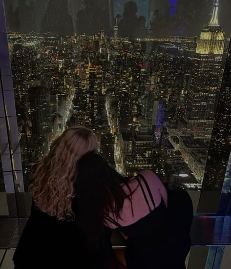 new york, the summit one, new york aesthetic, best friends, new york at night, gossip girl aesthetic, nyc, the empire state building Nyc Black It Girl Aesthetic, New York Business Woman Aesthetic, Best Friends New York, Friends New York, Aesthetic Best Friends, Aesthetic Trip, Witch Season, New York At Night, City Girl Aesthetic