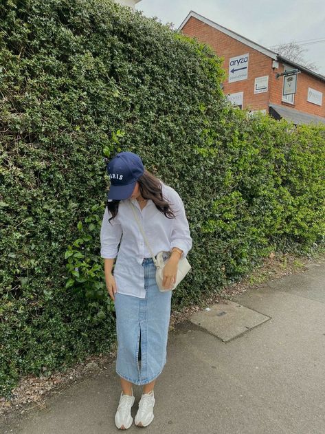 Midi Jean Dress Outfit, Denim Midi Skirt Outfit 2023, Denim Skirt Modest Outfit, Cargo Jean Skirt Outfits, Modest Midi Skirt Outfits, Jean Skirt With Sneakers, Mid Denim Skirt Outfit, Midi Skirt Sneakers Outfit, How To Style A Long Denim Skirt