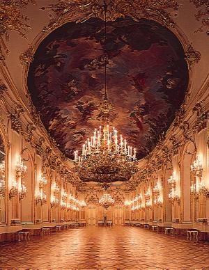 Royal Ballroom, Ballroom Aesthetic, Palace Ballroom, Schonbrunn Palace, Schönbrunn Palace, Palace Interior, How To Dance, Castles Interior, Milonga