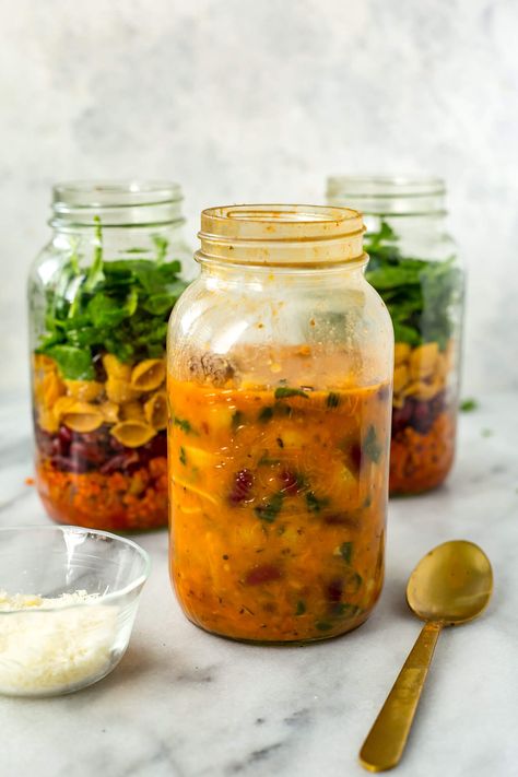 Grab & Go Vegetarian Minestrone Soup Jars Soup Jars, Vegetarian Minestrone, Mason Jar Soup, Vegetarian Minestrone Soup, Mason Jar Meal Prep, Mason Jar Lunch, Instant Meals, Salad Jar Recipe, Jar Meals