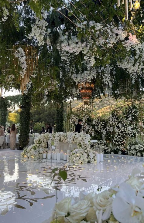 Indoor Garden Wedding Reception, Dream Wedding Decorations, Beautiful Outdoor Wedding, Wedding Planning Decor, Enchanted Wedding, Dream Wedding Venues, Wedding Venue Decorations, Outdoor Wedding Reception, Outdoor Wedding Decorations