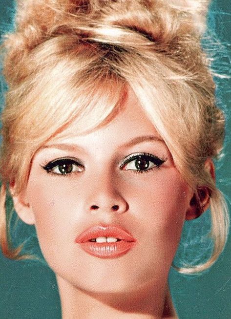 60s Fashion Trends, Bardot Hair, 60s Makeup, Bridgette Bardot, Bridget Bardot, Jayne Mansfield, Slim Aarons, Vogue Covers, Debbie Harry