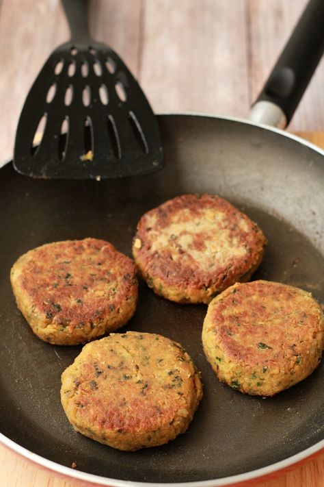 Vegan Chickpea Burger, Chickpea Burgers, Vegan Patties, Chickpea Patties, Veggie Patties, Chickpea Burger, Mediterranean Meals, Veggie Burgers Recipe, Vegan Chickpea