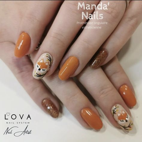 November Nail Art Fall 2023, Fall Fox Nails, Thanksgiving Nails Simple, Thanksgiving Nail Colors, Simple Thanksgiving Nails, Nail Art Thanksgiving, Thanksgiving Nails Acrylic, Disney Nail Art, Winter Nail Art Designs