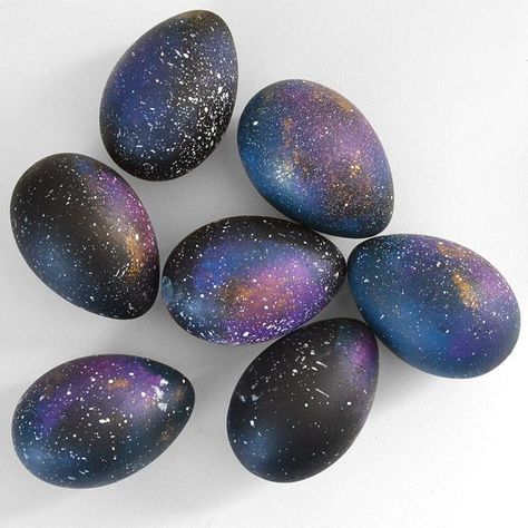 Galaxy Easter Egg Tutorial - Dream a Little Bigger Galaxy Easter Eggs, Easter Egg Activities, Cool Easter Eggs, Unique Easter Eggs, Diy Easter Eggs, Creative Easter Eggs, Easter Egg Art, Painted Eggs, Diy Ostern