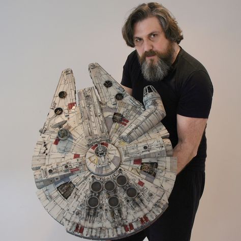 Modeler's Miniatures & Magic Millennium Falcon Model, Imperial Star Destroyers, The Millennium Falcon, Star Wars Spaceships, Star Wars Background, Star Wars Decor, Millenium Falcon, Star Wars Models, Star Wars Vehicles