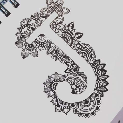 Monogram letter J in black and white zentangle #doodle #doodleart #floraldoodle Zentangle Kunst, Arte Doodle, Mandala Doodle, Easy Mandala Drawing, Mandala Art Therapy, Doodle Art Drawing, Sharpie Art, Mandala Art Lesson, Zentangle Drawings