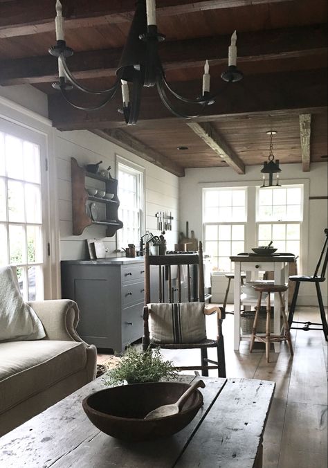 Living room with a colonial, farmhouse feel. #colonial #colonialstyle Classic Farmhouse Kitchen, Vintage Style Living Room, Saltbox Houses, Colonial Farmhouse, Farmhouse Kitchen Design, Country Interior, Cottage Interiors, Farmhouse Style Kitchen, Farmhouse Furniture