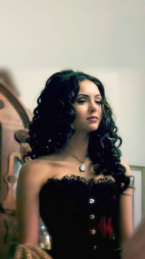 Katherine Pierce 1864 Outfit, Katherine Pierce Curls, Katherine Pierce Curly Hair, Kathrine Vampire Diaries, Catherine Vampire Diaries, Katherine Pierce Vampire Face, Katherine Pierce Aesthetic Wallpaper, Elena Gilbert Wallpaper, Nina Dobrev Wallpaper