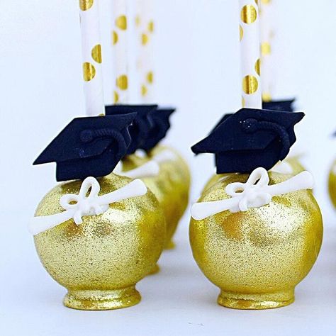 Graduation Party Decoration Ideas, Graduation Cake Pops, Graduation Brunch, Graduation Treats, Graduation Desserts, Senior Graduation Party, Gold Graduation Party, Graduation Party High, Graduation Party Planning