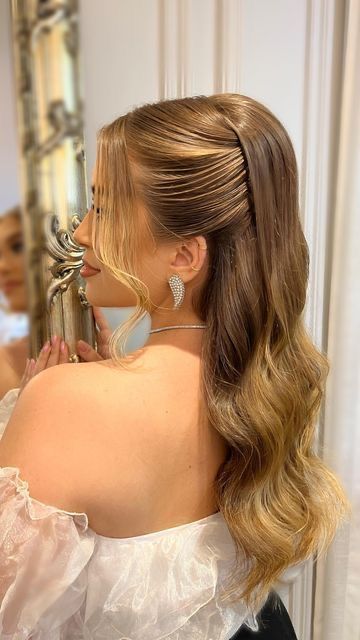 Hairstyle According To Dress, Bridesmaid Hair And Make Up, Hairstyle For Prom Long Hair, Hair For Long Dress, Hairstyles For Events Classy Down, Hairstyles For Weddings Long Hair, Bridesmaids Hairstyles Long Hair, Long Hairstyle For Bride, Side Style Hairstyles