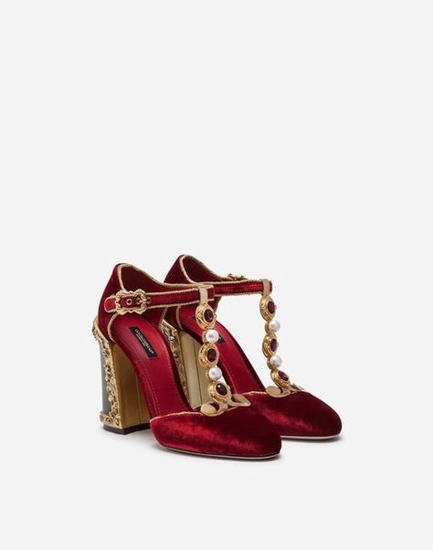 Dolce & Gabbana Velvet T-Strap Embroidered Pumps These velvet Vally T-strap shoes come with a golden torchon trim and feature bejeweled appliqué. Inspired by the baroque theme and its sumptuous queens, these shoes feature all the brand’s distinctive details, such as the finely detailed heel and bejeweled embellishment Purchase Worn by Princess Astrid on:19 October 2019 - Wedding of Prince Jean-Christophe Napoleon and Olympia Von Arco-Zinneberg Hoco Shoes High Heels, T Strap Shoes, Womens Pumps, Stunning Shoes, Wedding Heels, Dolce E Gabbana, Summer Makeup, Luxury Brands, Beautiful Summer