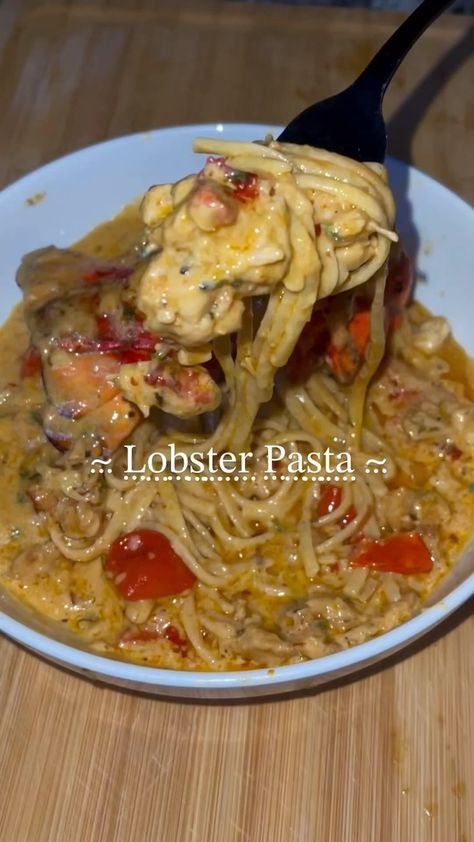 Seafood Network🦞🦐🦀🦑🐙🍤 | Lobster Pasta 🍝 with a creamy white wine sauce 😍 Let’s get into it! Another great meal for Valentine’s Day ❤️ 😉 You better make this one... | Instagram Lobster Linguine, Creamy White Wine Sauce, Lobster Pasta, Vinegar Chicken, Pescetarian Recipes, Pasta Water, Meal Prep Clean Eating, White Wine Sauce, Wine Sauce