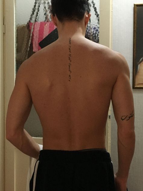 Mens Spine Tattoo, Spine Tattoo Men, Back Tattoos For Guys Upper, First Tattoo Ideas, Back Tattoos Spine, Tattoo Homme, Tato Flash, Jack Tattoo, Back Of Arm Tattoo