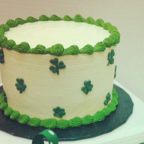 St Patrick Day Birthday Cake Ideas, Saint Patricks Cake, Shamrock Cake Ideas, St Patrick Day Cake Ideas, Saint Patrick’s Day Cake, St Patricks Day Cakes Decorating, St Patrick’s Day Birthday Cake, Lucky One Birthday Cake, St Patrick’s Day Cake