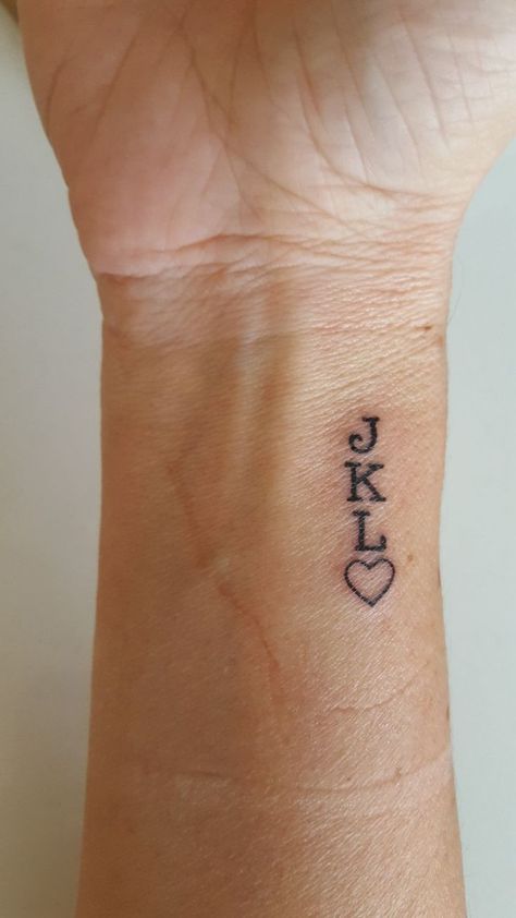 My kids initials #tinytatt | Tattoos for daughters, Wrist tattoos for women, Simplistic tattoos Herz Tattoo Klein, Simbolos Tattoo, Tiny Wrist Tattoos, Mom Tattoo Designs, Mommy Tattoos, Tasteful Tattoos, Mother Tattoos, Парные Тату, Wrist Tattoos For Women