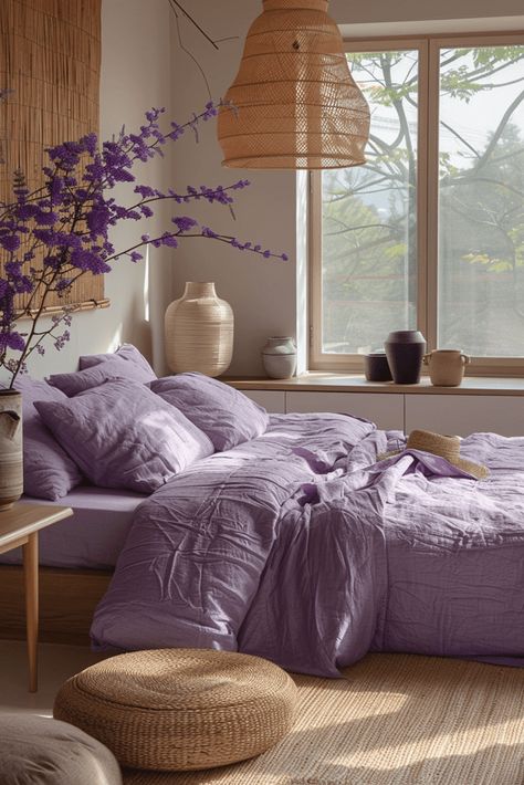 Minimalist Bedroom Purple, Sparse Decor, Lavender Boho Bedroom, Deco Violet, Lilac Bedroom, Lavender Bedroom, Lavender Room, Zen Zone, Purple Bedrooms