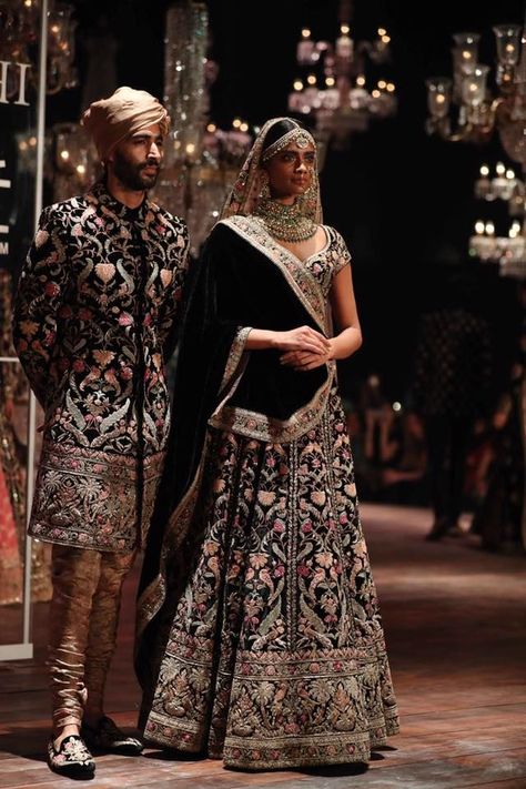 Black Indian Wedding Dress, Black Bridal Lehenga, Indian Reception Outfit, Indian Wedding Reception Outfits, Sabyasachi Mukherjee, Bridesmaid Photoshoot, Western Outfits Men, Black Lehenga, Couple Wedding Dress