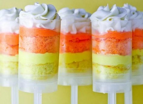 Ten Amazing Designs and Recipes for Cake Push Pops You'll Want to Try Push Pops Recipes, Push Pop Desserts, Candy Corn Cake, Cake Push Pops, Push Up Pops, Pop Cupcakes, Cupcake Bakery, Push Pop, Push Pops