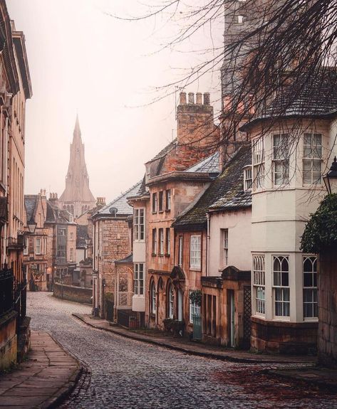 1.093 Me gusta, 8 comentarios - Country Inspiration (@countrylook) en Instagram: "A stunning set of photos of Stamford by @this_is_exploring . . Tag your friends in the comments…" Stamford England, Stamford Lincolnshire, Lincolnshire England, Environment Reference, England Aesthetic, England Countryside, Humans Of New York, Castle Aesthetic, Oxford England