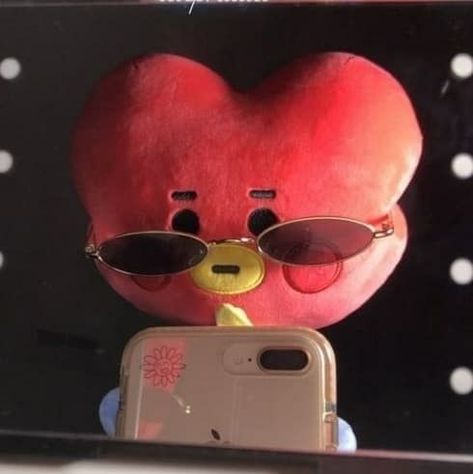 Tata World, Pop Music Playlist, Playlist Covers Photos, Cute Squishies, Pop Playlist, Kpop Profiles, Organization Apps, Kawaii Phone Case, Insta Profile Pic