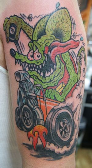 Rat Fink Rat Fink Tattoo Old School, Rat Rod Tattoo, Rat Fink Tattoo, Ratfink Art, Diesel Mechanics Tattoo, Hotrod Tattoos, Rat Fink Art, Punk Rat, Piston Tattoo