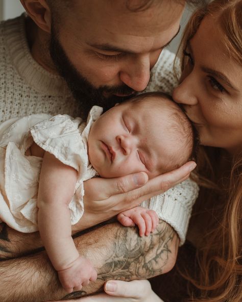 Documenting families in their newborn bubble is one of my favourite things about the job. Nothing better than a cosy in home newborn session through the winter. Gather your favourite blankets and all your loved ones. Let’s crate some magic. Winter Family Newborn Pictures, Lifestyle Newborn Photography Poses, Cozy Indoor Family Photoshoot, Family Photography With Newborn, Cozy Home Newborn Photos, At Home Family Newborn Photos, I’m Home Newborn Family, Newborn Photography Poses At Home, In Home Family Photo Shoot Newborn