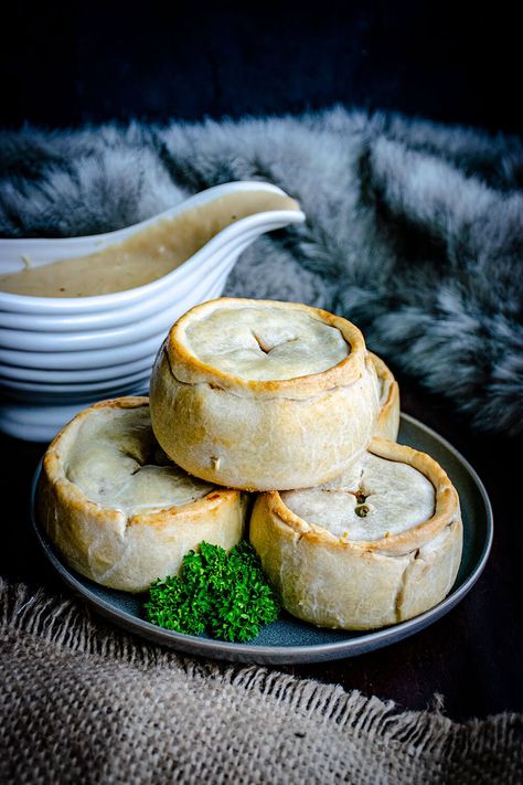 Old Nan's Kidney Pie | Game of Thrones Inspired Recipes Fantasy Food Recipes, Hobbit Thanksgiving, Kidney Pie Recipe, Lotr Food, Viking Recipes, Game Of Thrones Food, Game Pie, Kidney Pie, Pie Game