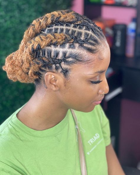 Washington DC on Instagram: “🔥SuchADoll in these Wayda Braids !❤️‍🔥 By @loxuriousroots🦄🦄 _____________________________________________ APRIL BOOKS ARE OPENED !! -…” Dreads Short Hair, Dreads Styles For Women, Short Dreadlocks Styles, Natural Dreads, Natural Hair Short Cuts, Beautiful Dreadlocks, Short Locs Hairstyles, Dreadlock Styles, Dreads Styles