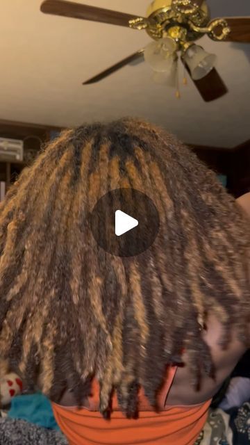 𝓛𝓸𝓬 𝓭𝓲𝓪��𝓻𝔂 ✨🌱 on Instagram: "Length comin along 🙌🏽😆
-
-
#locs #viralreels #locs_18 #womanwithlocs #butterflylocs #explorepage" Half And Half Locs Color, Color Locs Black Women, 60 Locs, Two Tone Locs, Colored Locs, Locs, Two Tone, Dye, Skin