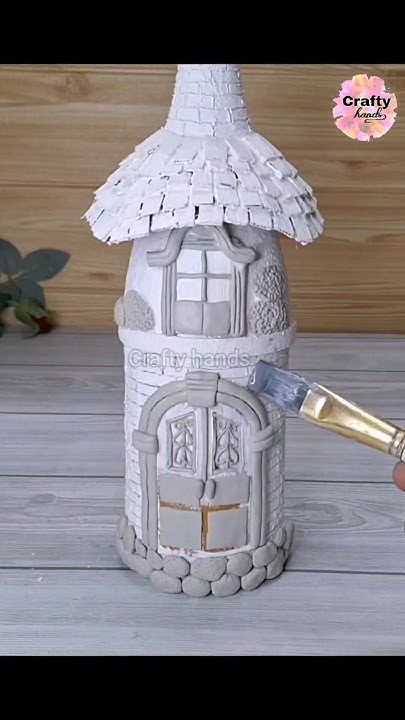 Beautiful bottle house making idea Bottle Art With Clay, Bottle Art Projects, Bottle Decorations, Painted Glass Bottles, Bottle House, Clay Fairy House, Clay Fairies, Art Decor Diy, Glass Bottle Crafts