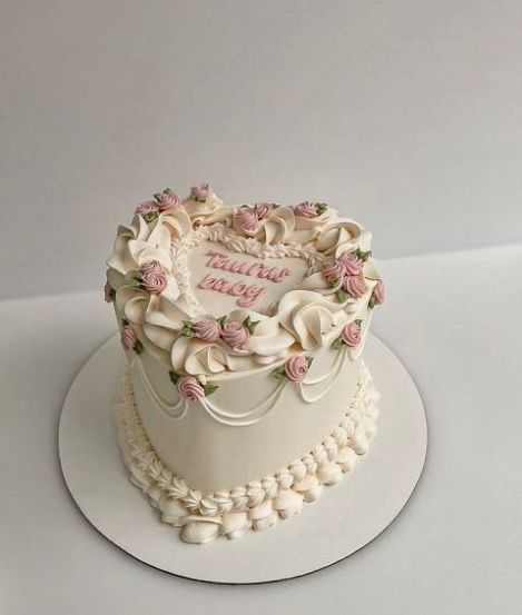 Coquette Cake, Roses And Pearls, Heart Birthday Cake, Bolo Vintage, Inside Cake, Cake With Flowers, Vintage Birthday Cakes, Heart Cakes, Pink Birthday Cakes