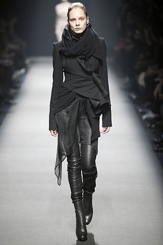 Mode Tips, Haider Ackermann, Futuristic Fashion, Ann Demeulemeester, Yohji Yamamoto, Dark Fashion, Mode Inspiration, Post Apocalyptic, Looks Style