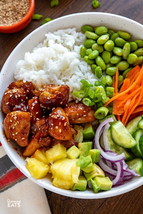 Hawaiian Chicken Poke Bowl - Bursting with freshness and vibrancy, every mouthful offers a symphony of flavours. From succulent chicken in sauce to crisp veggies, pineapple, creamy avocado, fluffy rice, and a drizzle of spicy mayo. Spicy Tuna Poke Bowl, Chicken Poke Bowl, Chicken In Sauce, Spicy Tuna Poke, Bowls Recipes, Tuna Poke Bowl, Sw Meals, Poke Bowl Recipe, Bean Dip Recipes