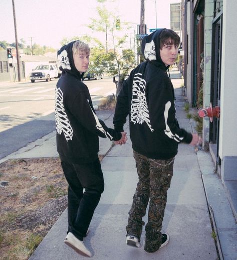 Sam And Colby Merch, The Shining Twins, Sam And Colby Fanfiction, Cute Guy Pics, Love Sam, Fangirl Problems, Colby Brock, Johnnie Guilbert, Emo Guys