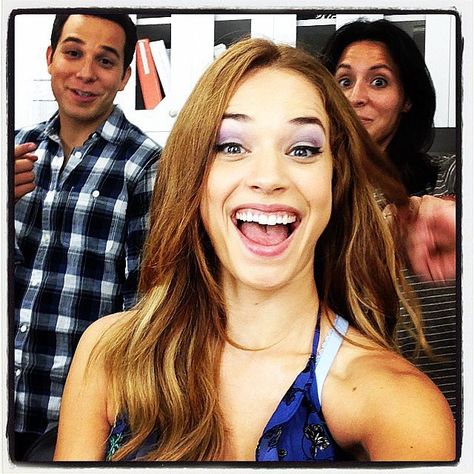 Star Alexis Knapp caught costar Astin in the background. Source: Instagram user alexisknapp Pitch Perfect 1, Alexis Knapp, Skylar Astin, Pitch Perfect 2, Female Character Inspiration, Anna Kendrick, Pitch Perfect, Scene Photo, Girl Power