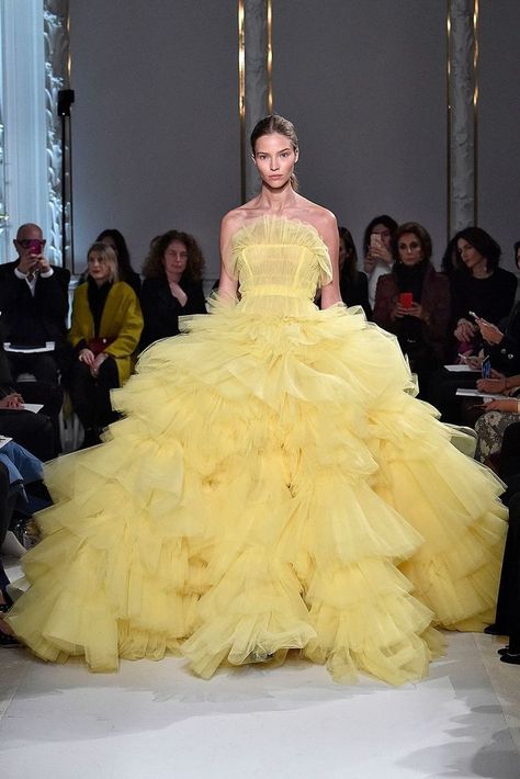 Giambattista Valli Couture, Giambattista Valli Haute Couture, Ellie Saab, Yellow Gown, Collection Couture, Couture Looks, Couture Week, Giambattista Valli, Couture Gowns