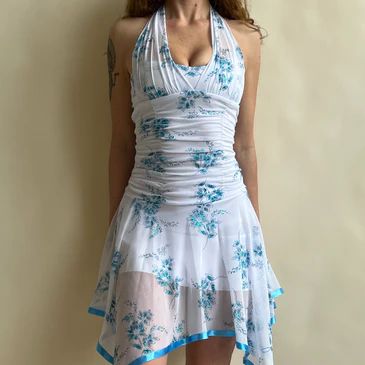 Halter Dress Outfit, 2000s Dresses, Artistic Outfits, Flowy Beach Dress, Hawaii Dress, White Halter Dress, Unique Clothes For Women, Y2k Dress, One Of One