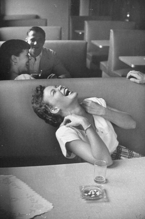 Joyful Woman, Women Laughing, Romy Schneider, Instagram Videos, Black White Photography, Victor Hugo, Just Smile, Happy Women, Photography Techniques