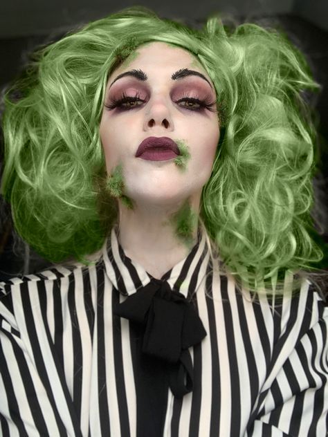 Beetlejuice Costume Ideas For Women, Beetlejuice Make Up Female, Bettle Juice Costume Woman, Women Beetlejuice Makeup, Beetlejuice Womens Costume, Beatle Juice Costume Women, Beetle Juice Costume Female, Green Wig Costume, Beetle Juice Makeup Female