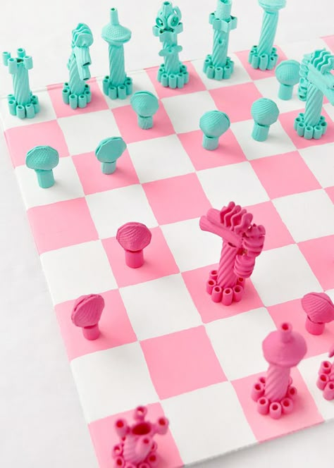 DIY Painted Pasta Chess Set Painted Pasta, Easy Kid Activities, Handmade Charlotte, Classic Board Games, Work Diy, Glitter Diy, Diy Games, Chess Pieces, Chess Set