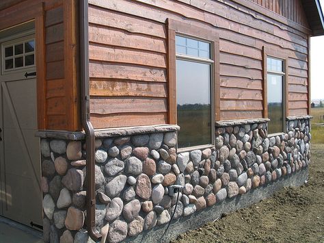 cedar siding with river rock homes Rock Siding, Rumah Moden, Wood Siding Exterior, Log Siding, Hardscape Design, Cabin Exterior, Cedar Homes, Cedar Siding, House Siding